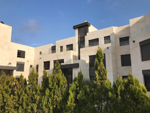 مساحات واسعة في أرقى مناطق عبدون